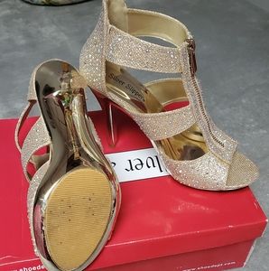 Sandalias altas con pedrería